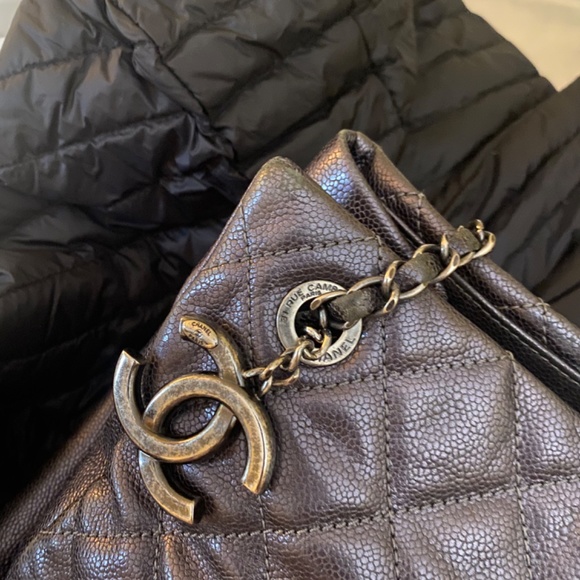 Chanel Chic Shopping Tote in Metallic Grey Caviar with Ruthenium Hardware - Picture 2 of 14